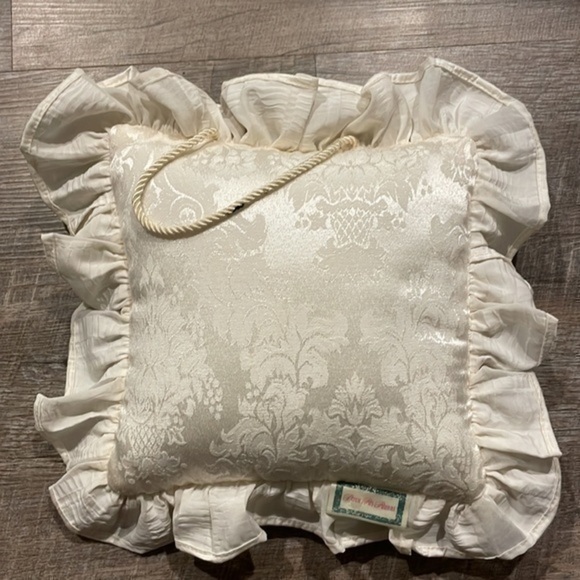Patch potpourri ivory white satin lace pillow with rose detail - Picture 4 of 7